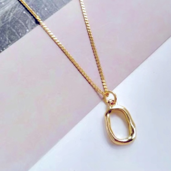 ❣️$25/3❣️ Simple Oval Pendant Gold Plated Chain Necklace - Picture 3 of 10